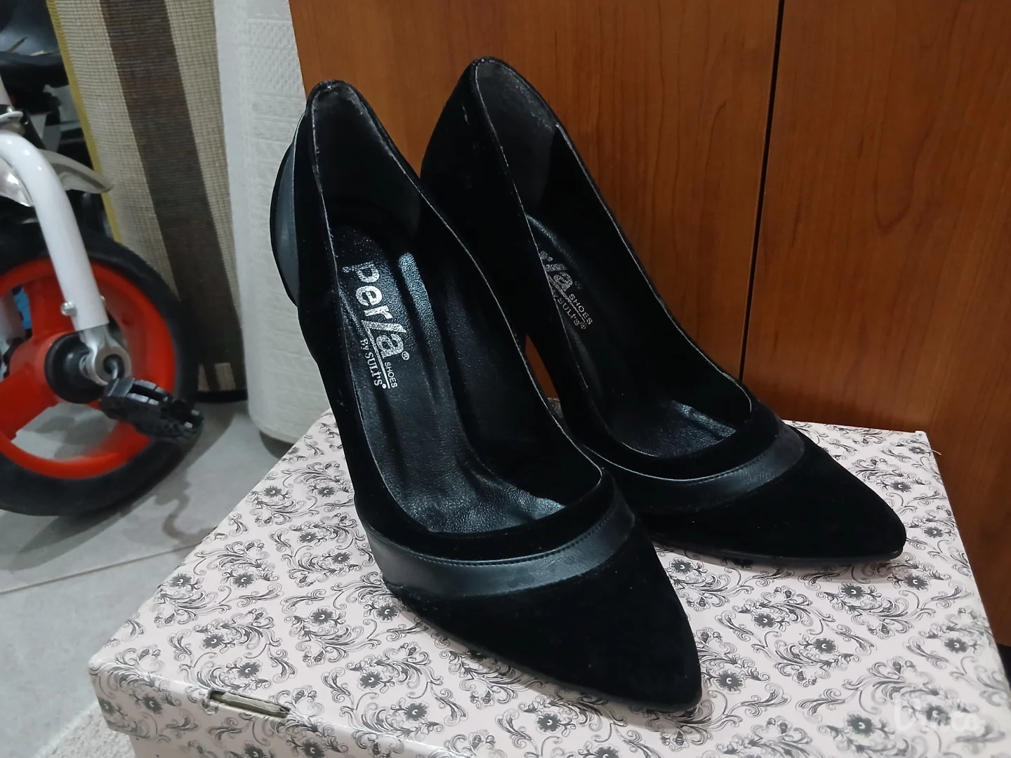 Nove salonke na debelu stiklu