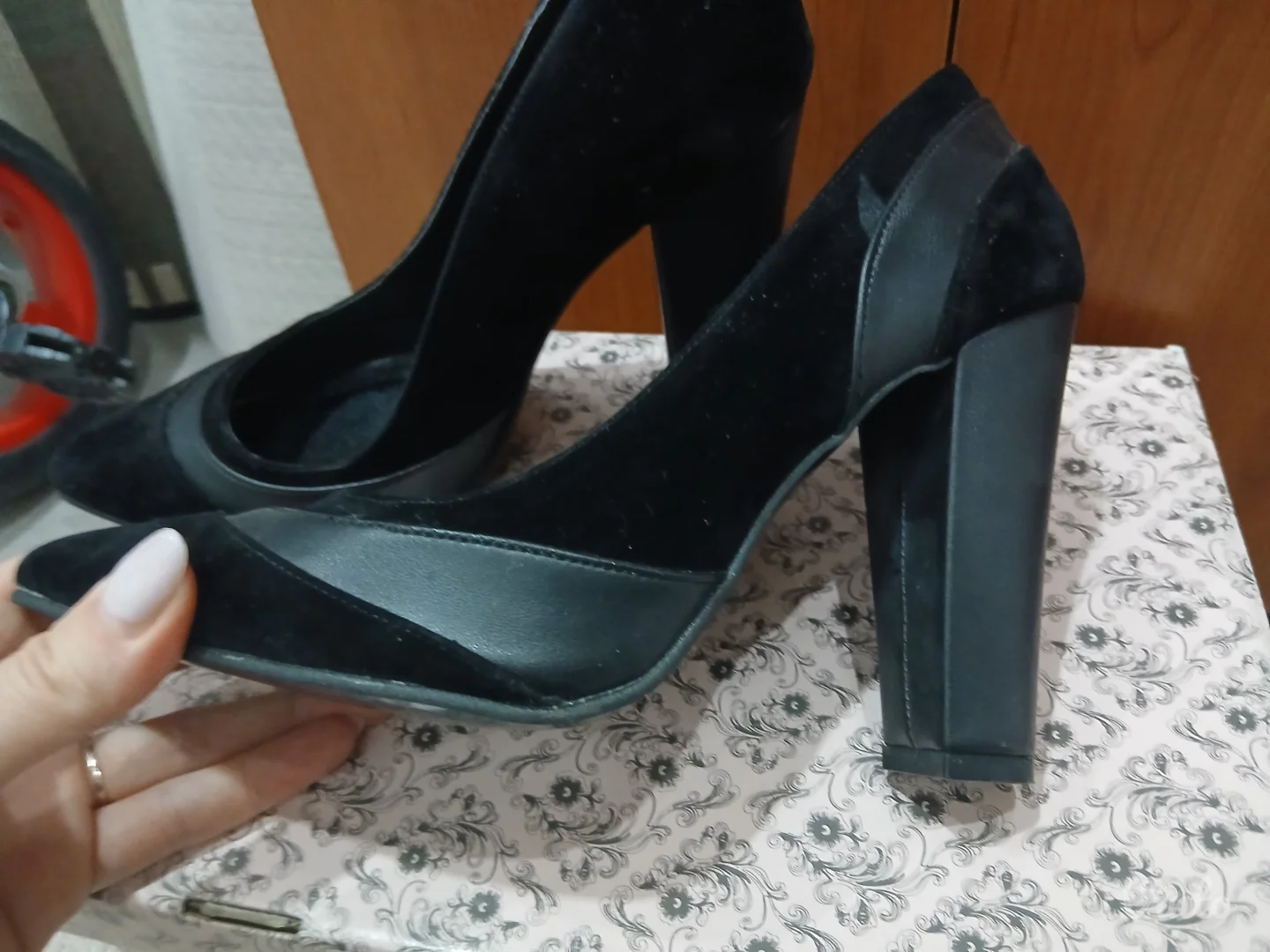 Nove salonke na debelu stiklu