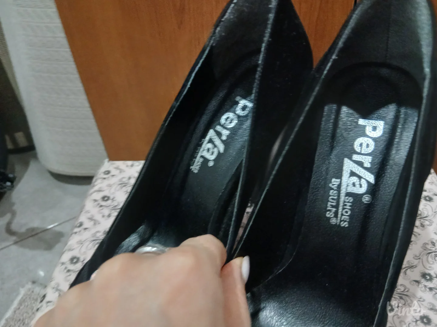 Nove salonke na debelu stiklu