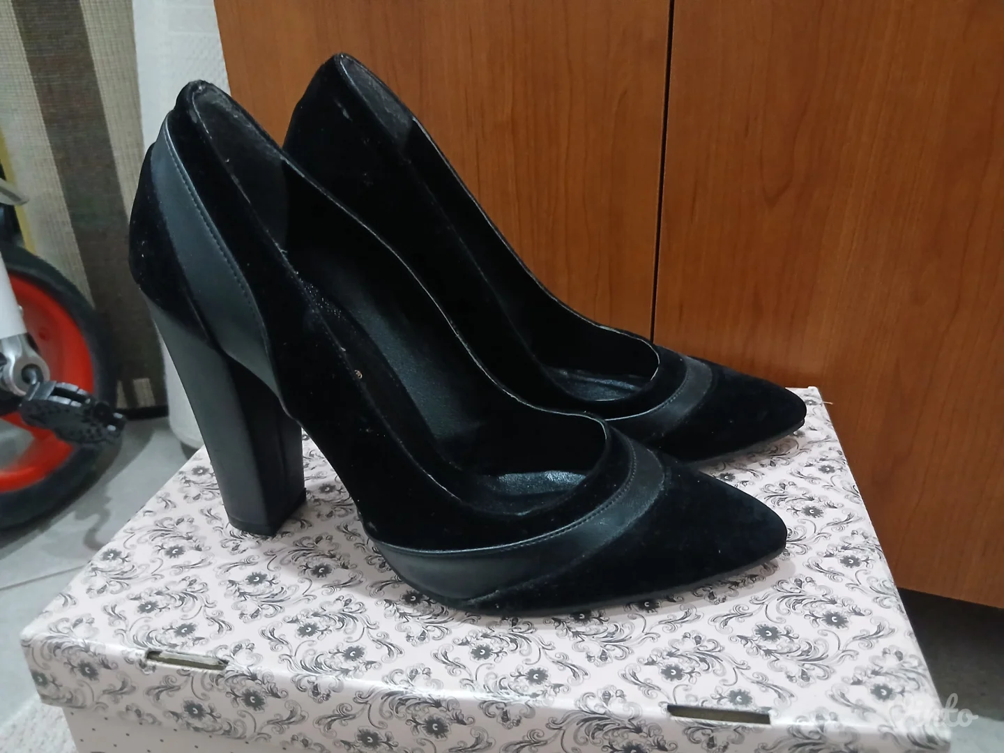 Nove salonke na debelu stiklu