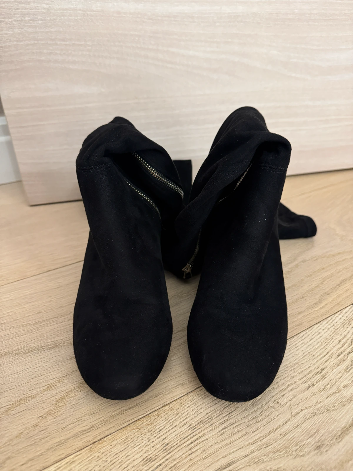 Stradivarius crne plišane čizme PREKO KOLENA (vel. 38)