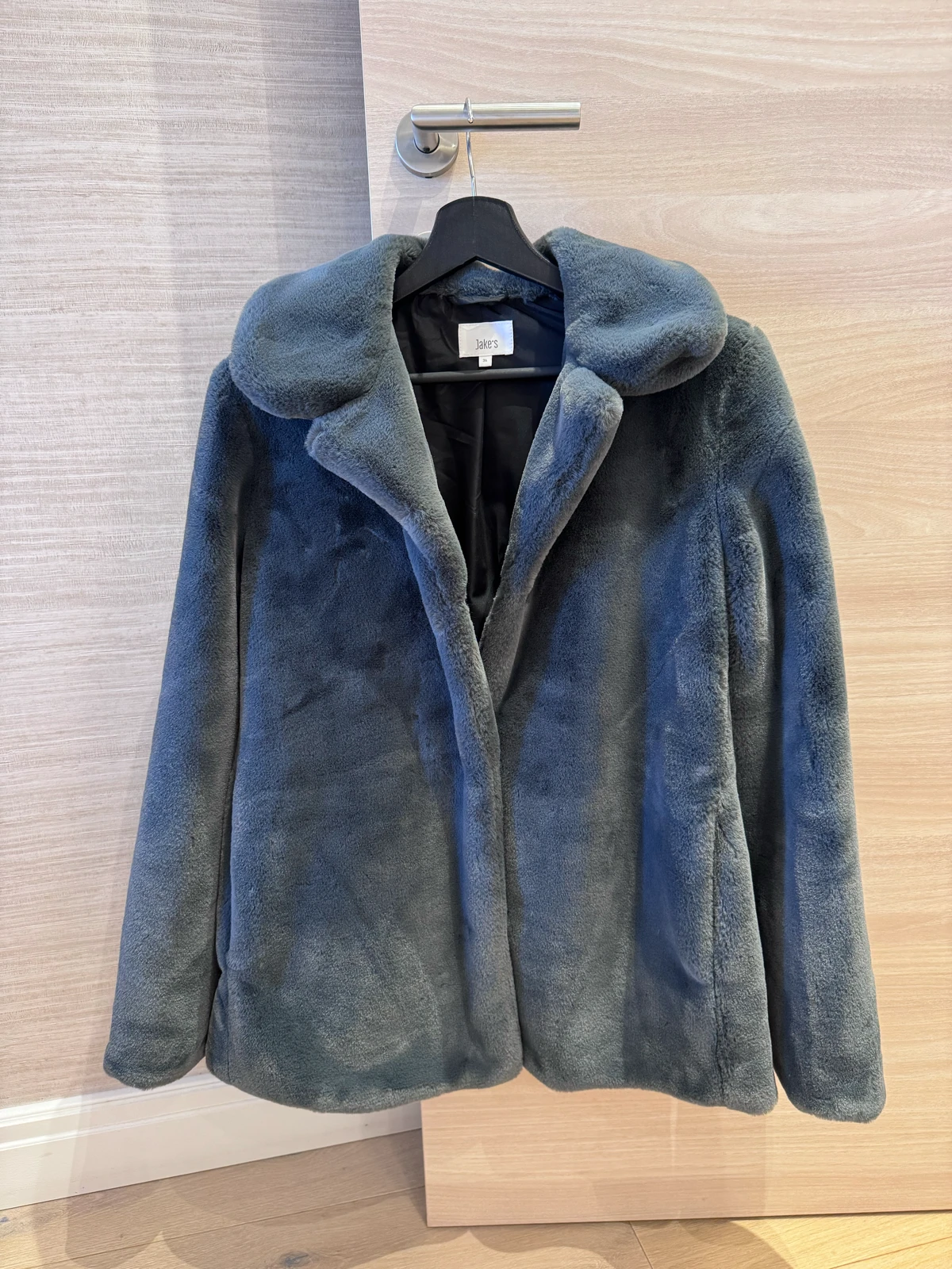 JAKE'S Peek&Cloppenburg bunda od veštačkog krzna vel 36