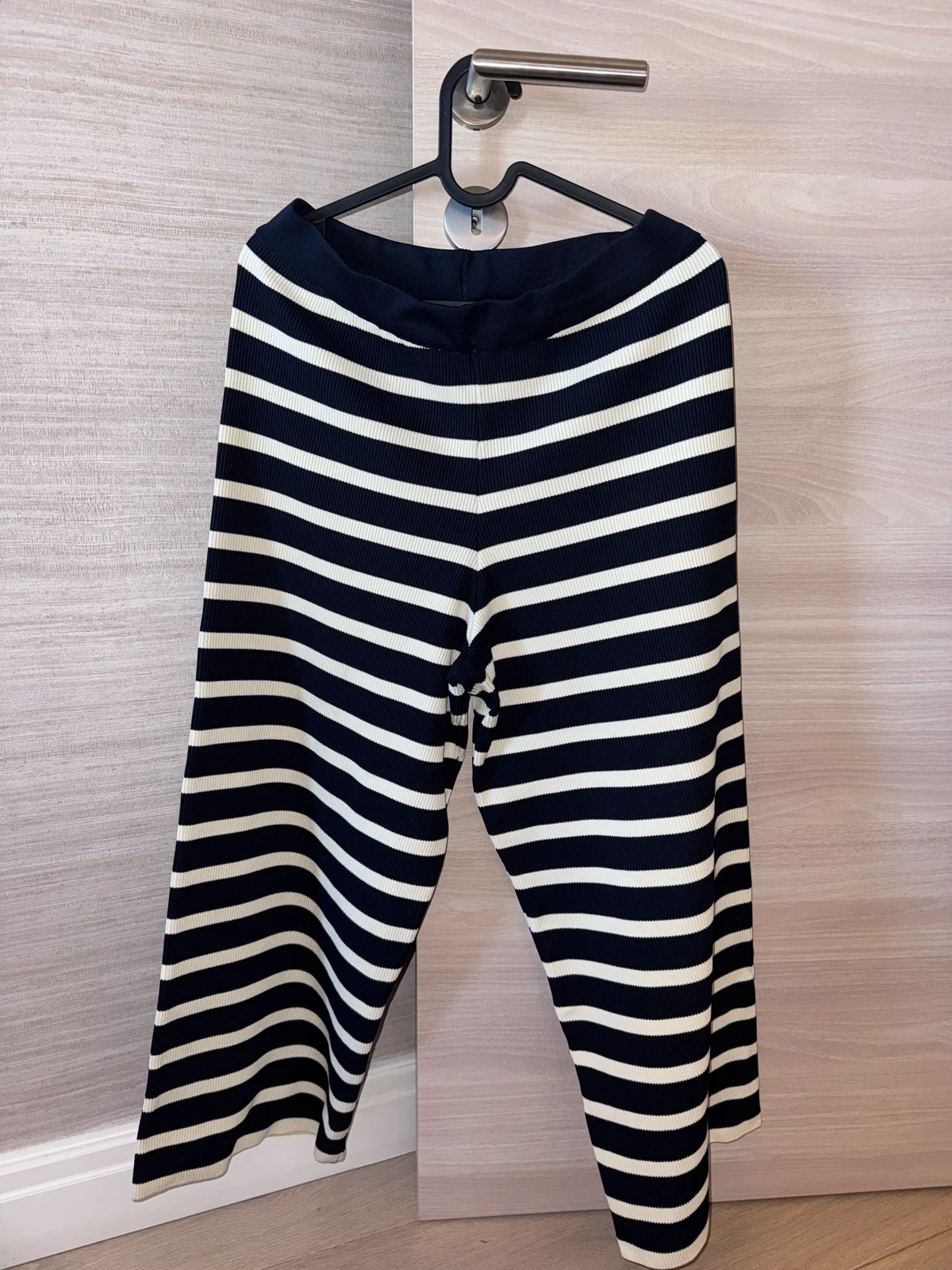 NOVO ZARA preudoban pleteni komplet na pruge