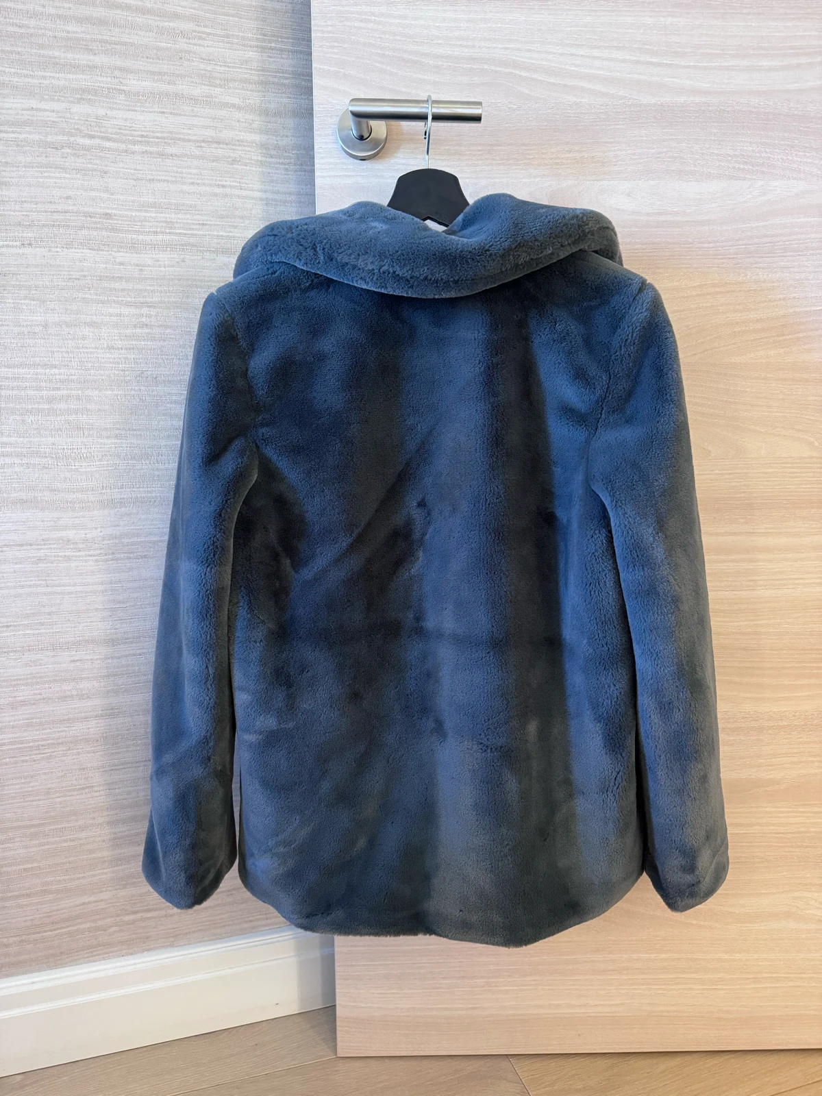 JAKE'S Peek&Cloppenburg bunda od veštačkog krzna vel 36