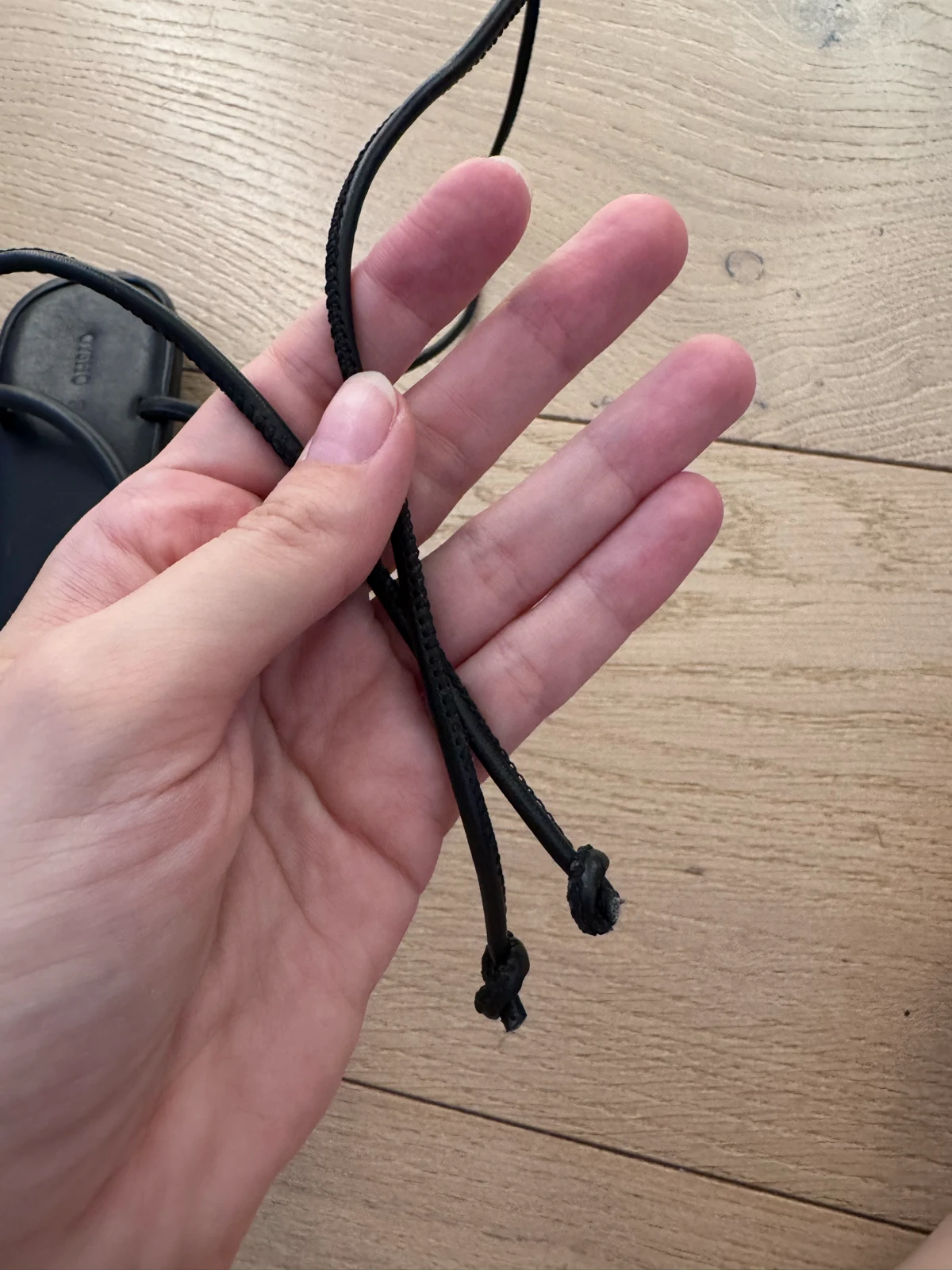 OYSHO kožne sandale na vezivanje sa petom 38