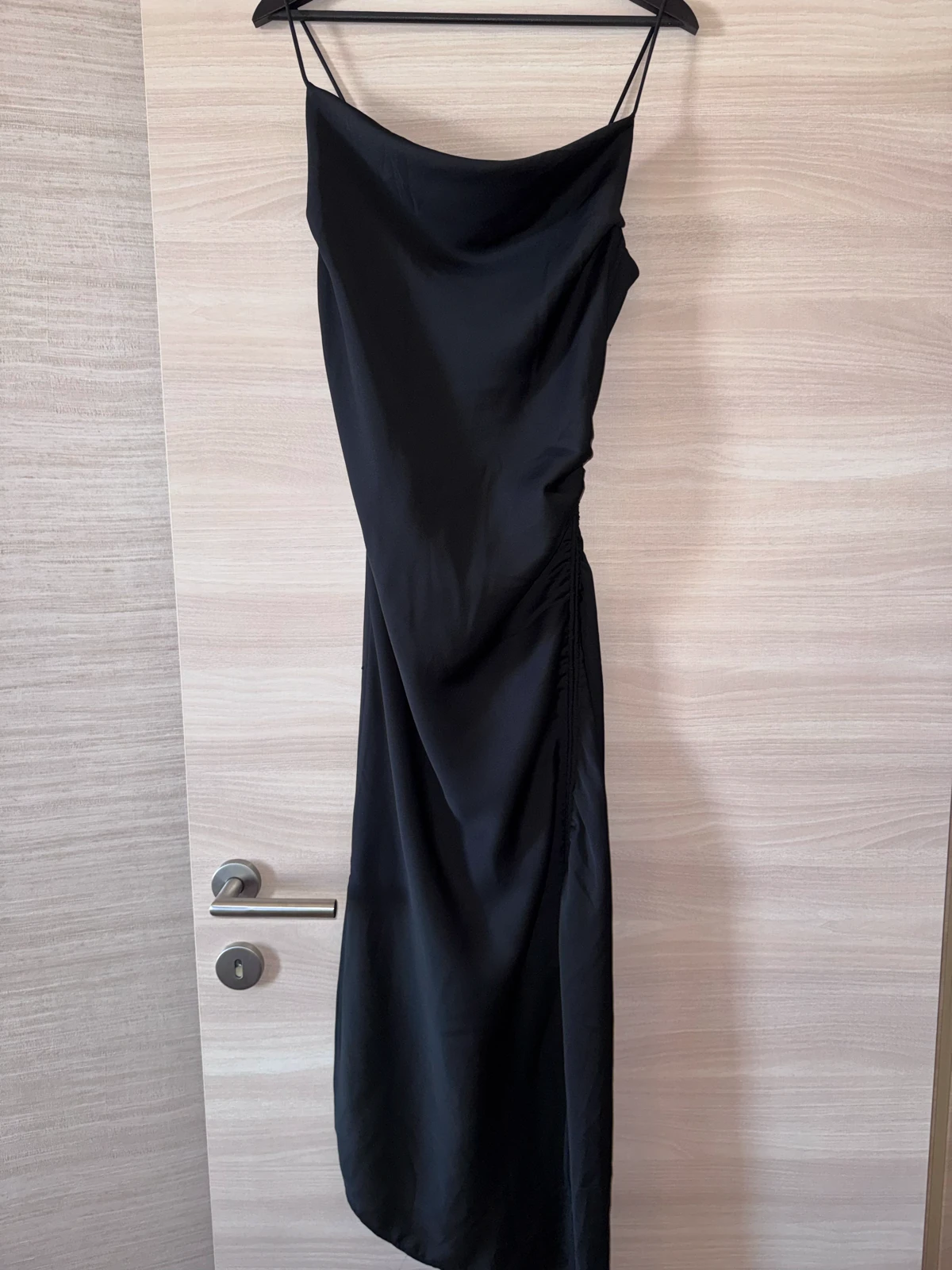 ZARA duga crna elegantna haljina na podešavanje