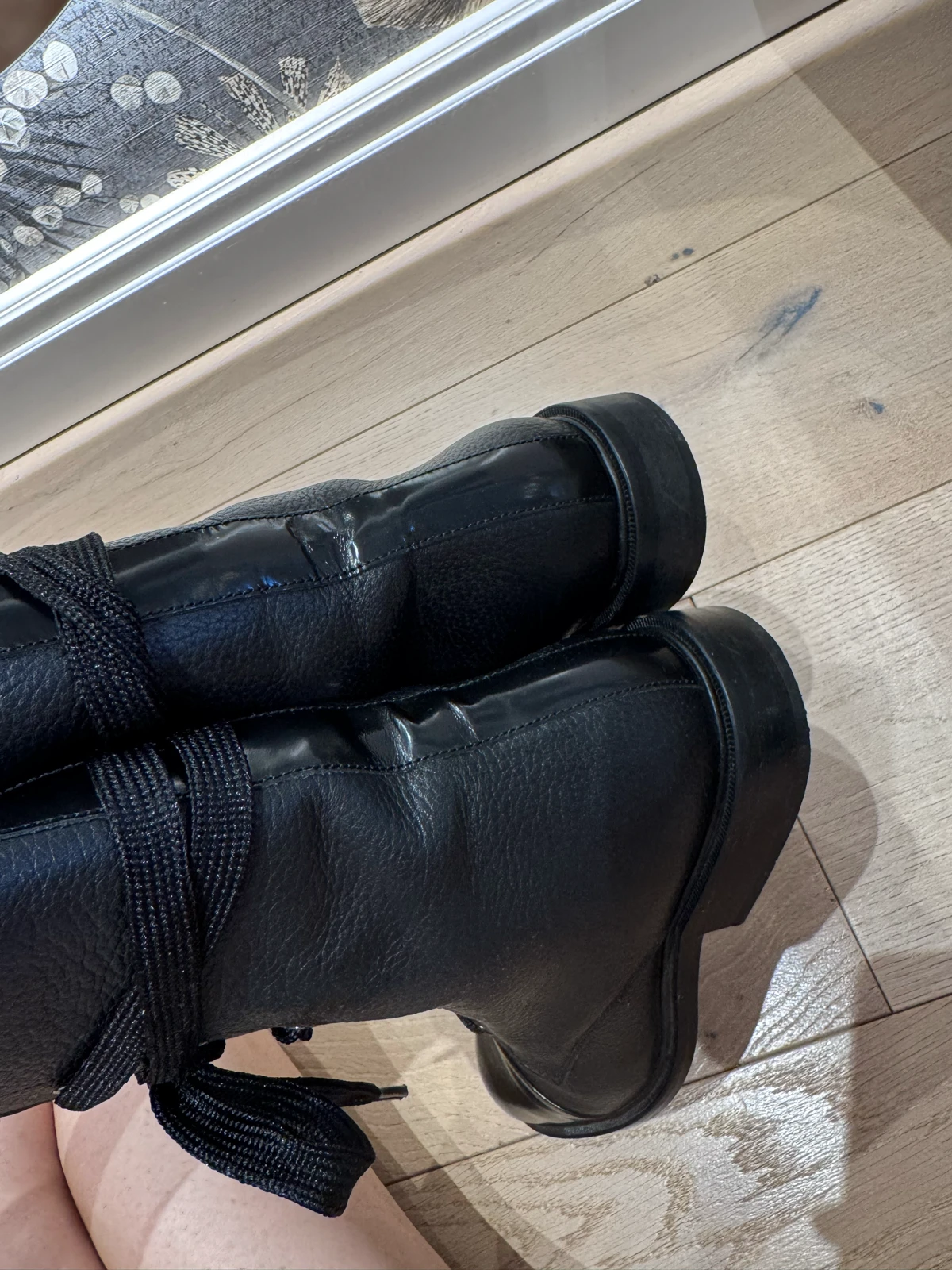 MASSIMO DUTTI kožne ankle boots sa lakovanim detaljem vel 38