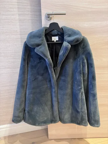 JAKE'S Peek&Cloppenburg bunda od veštačkog krzna vel 36