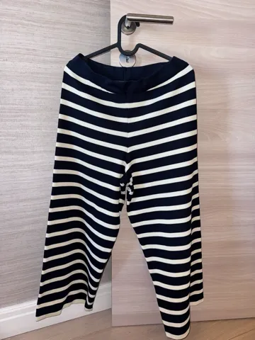 NOVO ZARA preudoban pleteni komplet na pruge