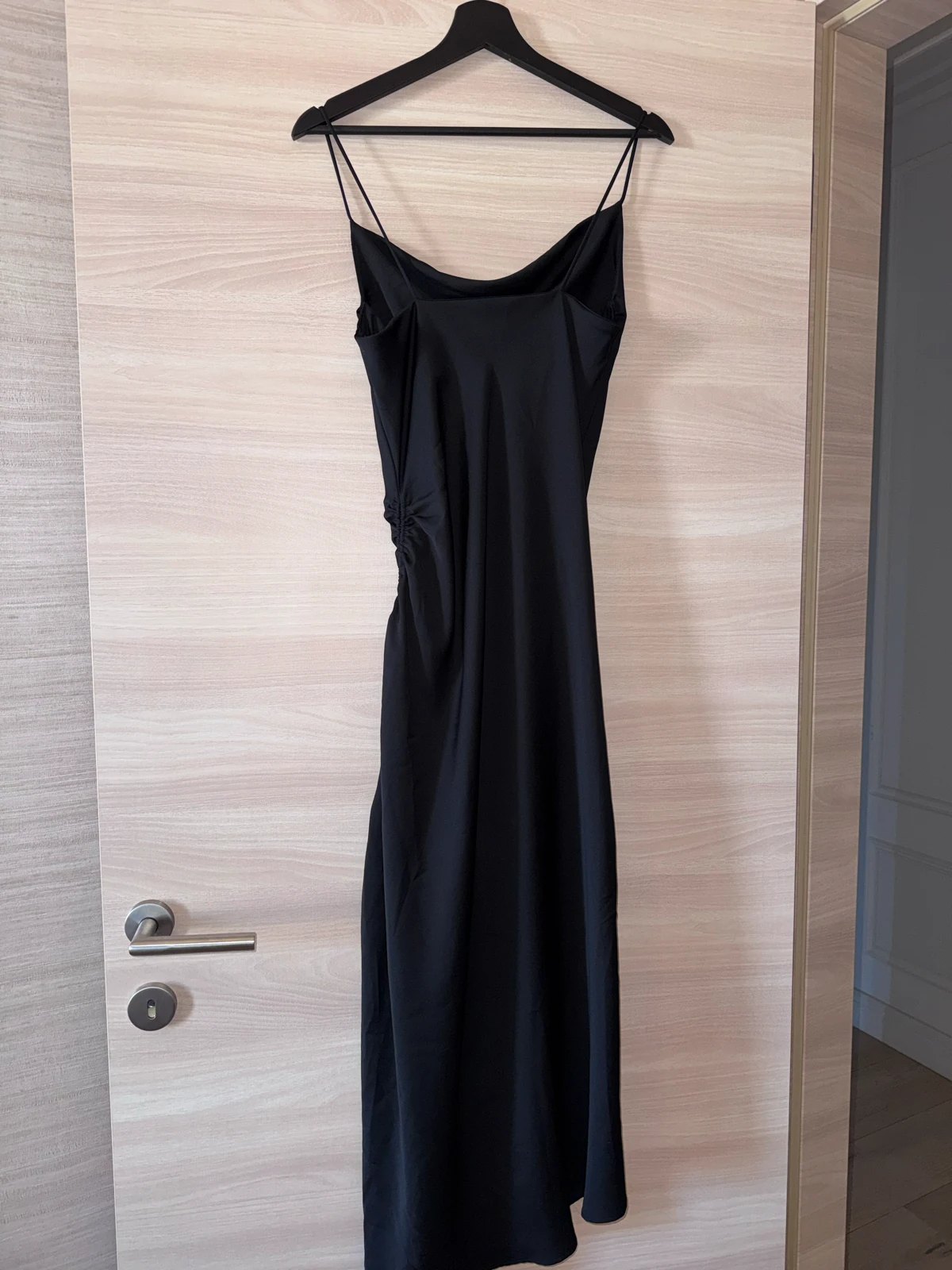 ZARA duga crna elegantna haljina na podešavanje