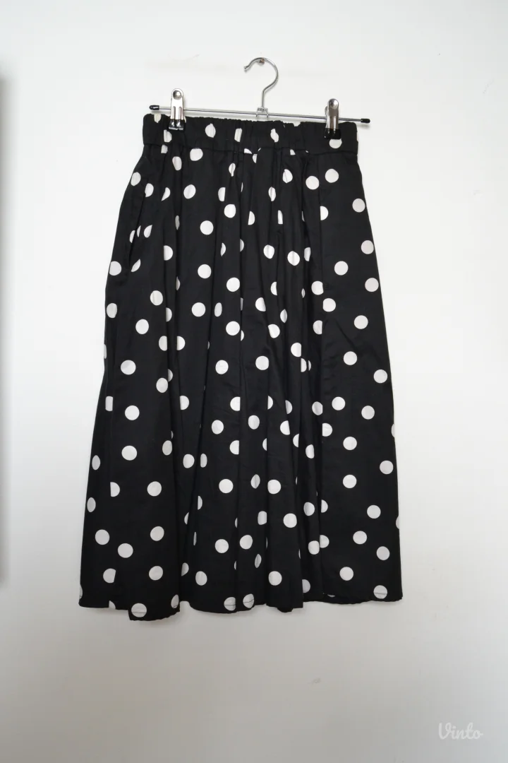 Crno bela suknja na tufne vel 34