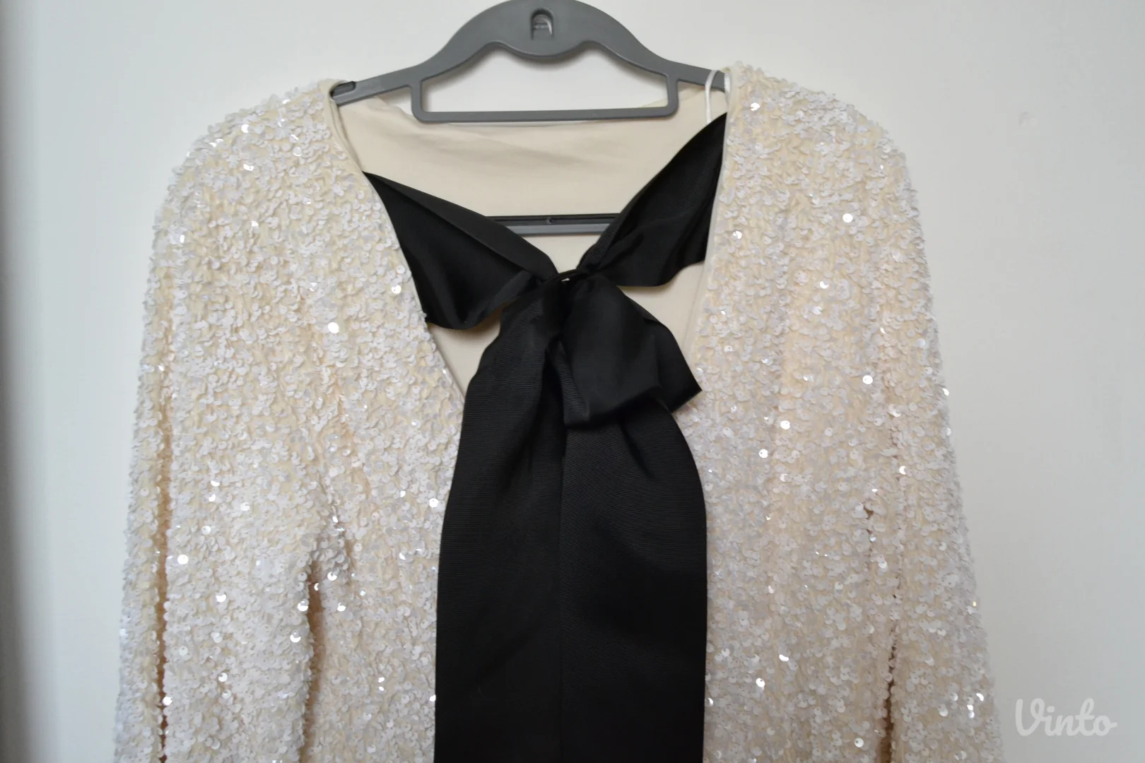 H&M bela haljina sa crnom mašnom vel 36