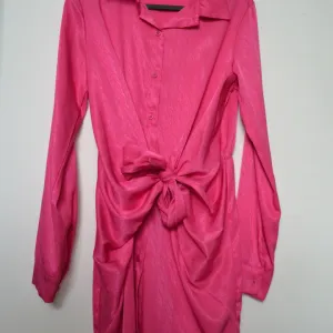 Roze svečana haljina