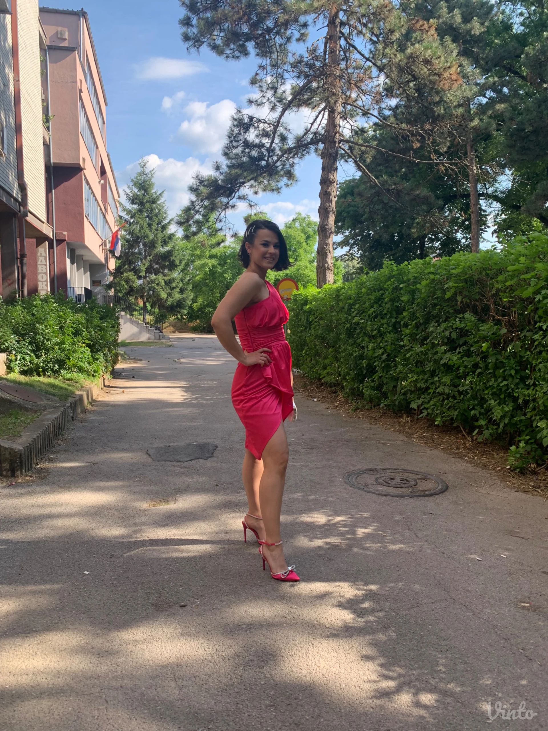 Pink haljina jednom nosena