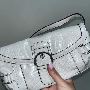 Stradivarius torbica