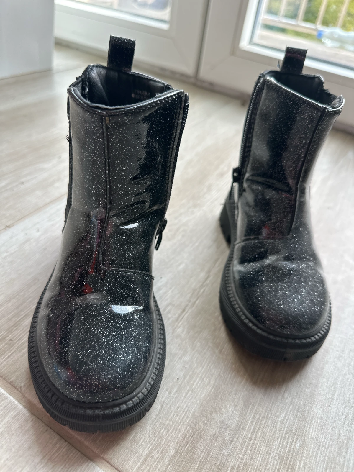 Cizmice 25Broj