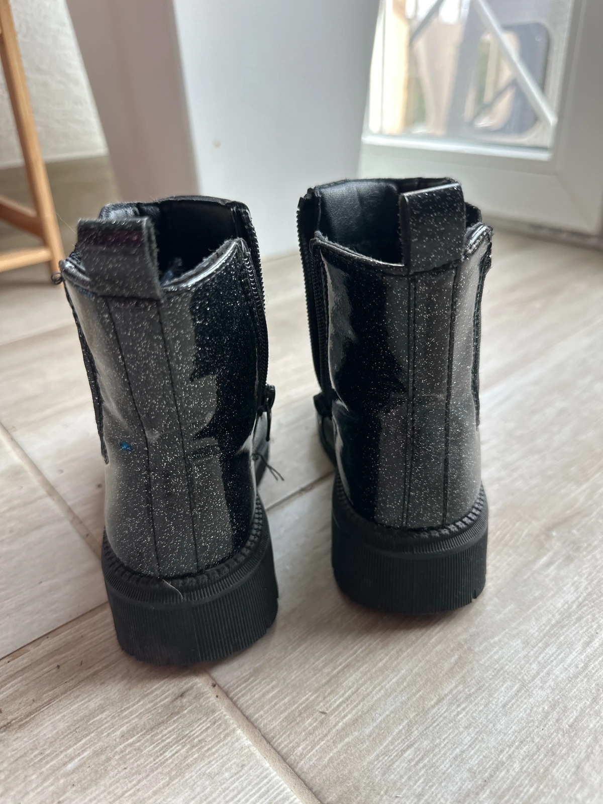 Cizmice 25Broj