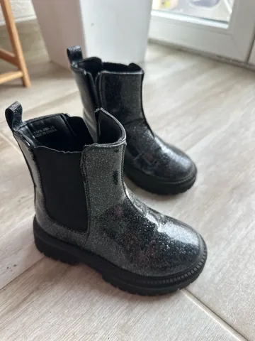 Cizmice 25Broj