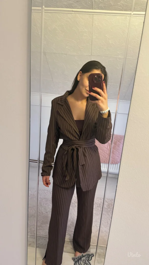 Novi komplet sako i pantalone