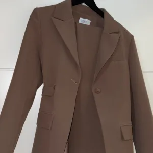 Komplet sako i pantalone