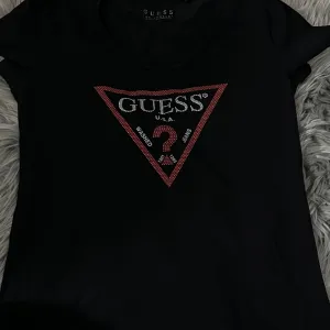 Guess majica