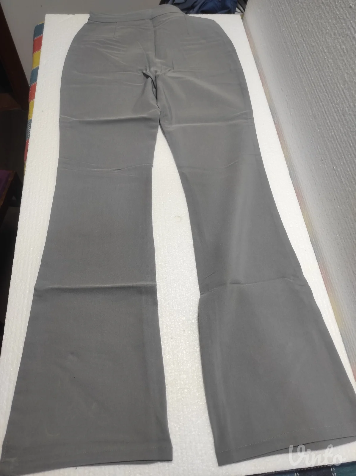 Pantalone 16 novo s etiketom