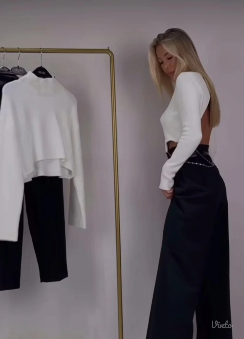 Džemper sa golim leđima