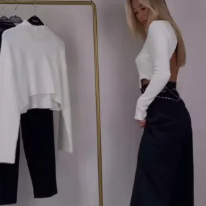 Džemper sa golim leđima