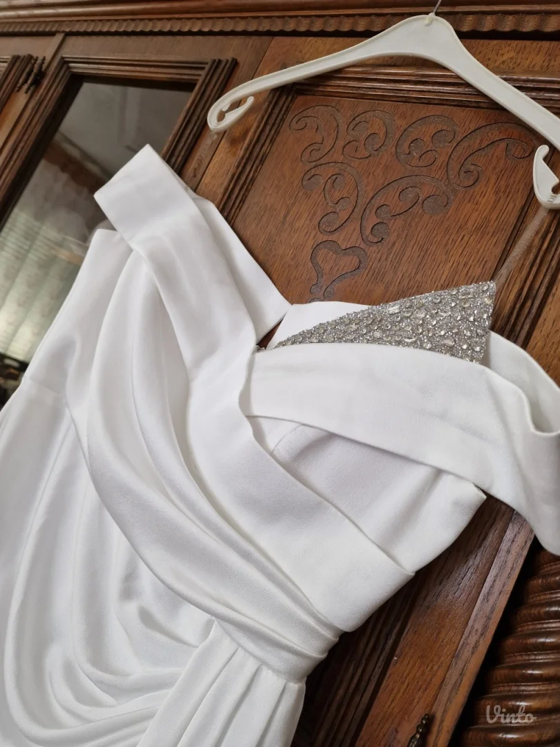 Nova elegantna svecana bela haljina sa etiketom XL
