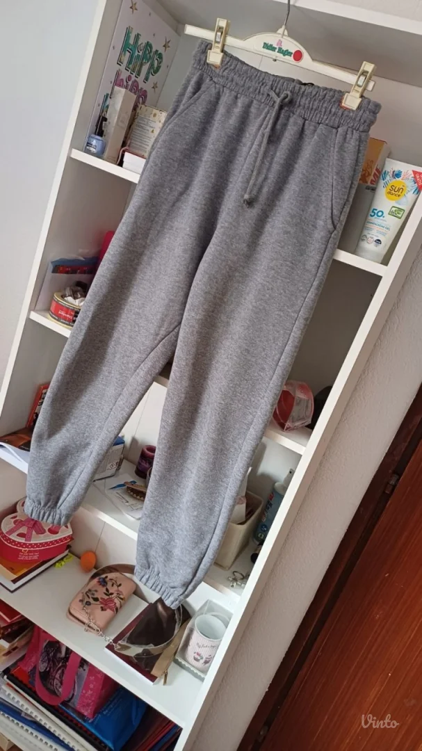 Nove sive Sinsay trenerke XS