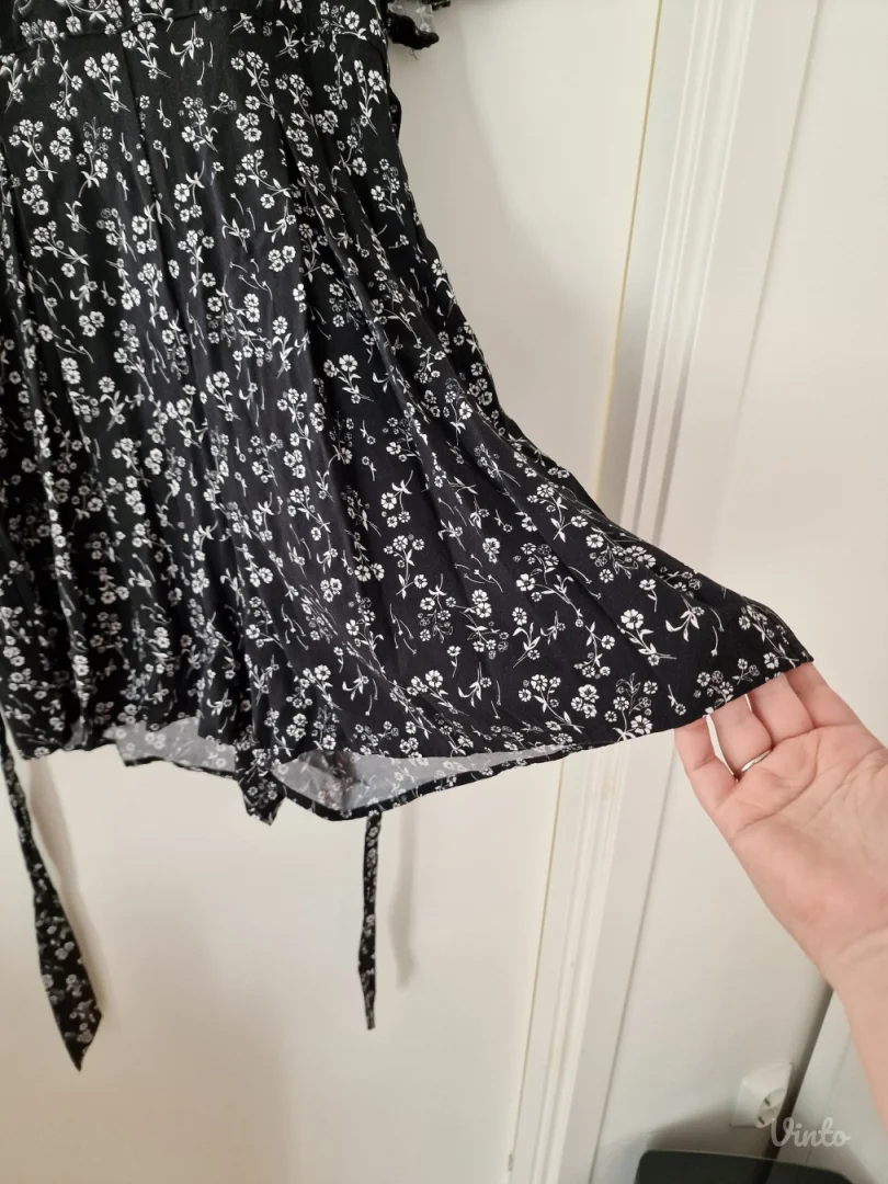 Amisu crni cvetni letnji kratak viskozni kombinezon 42