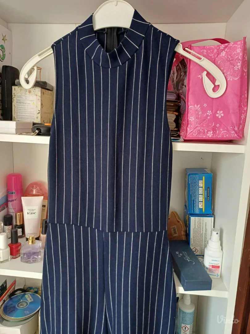 Novi Missguided teget prugasti kapri kombinezon