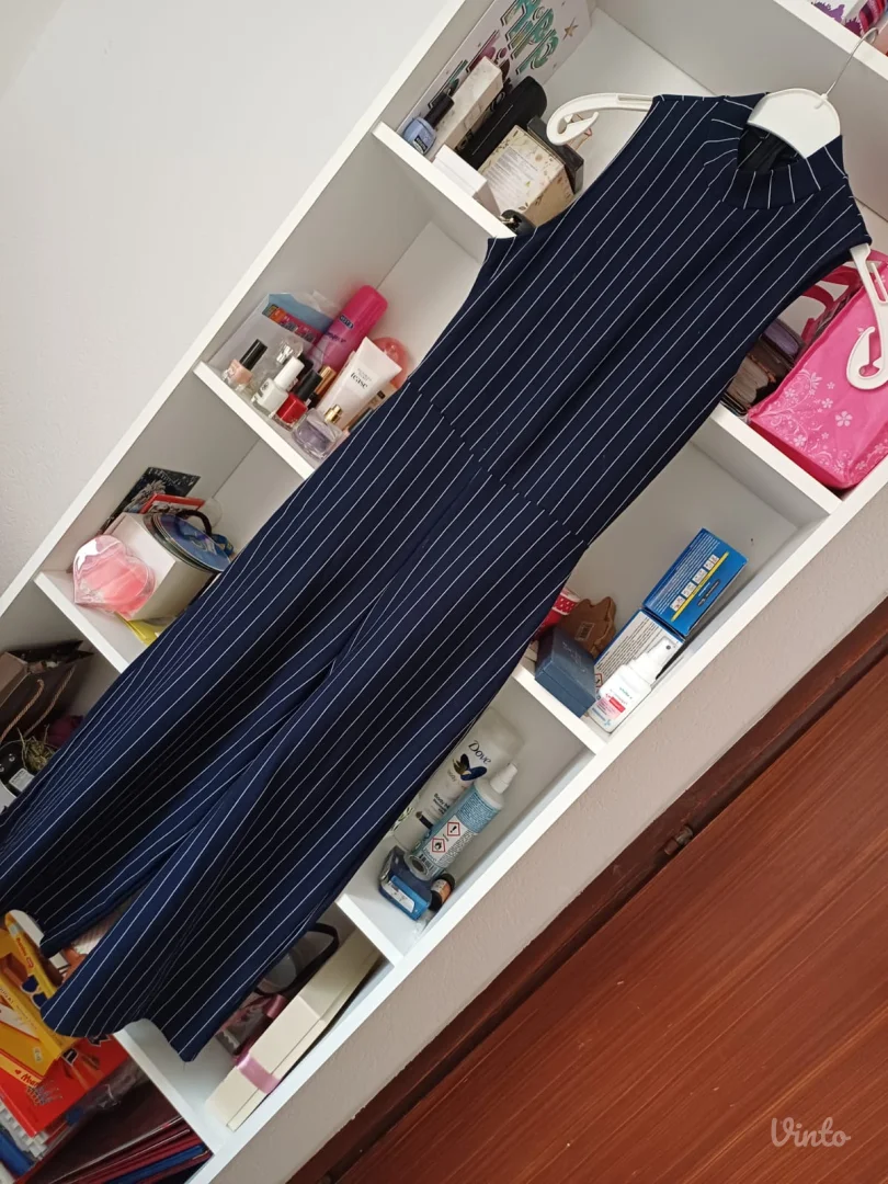 Novi Missguided teget prugasti kapri kombinezon