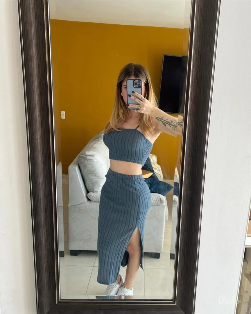 Komplet top + duboka midi suknja Novo!