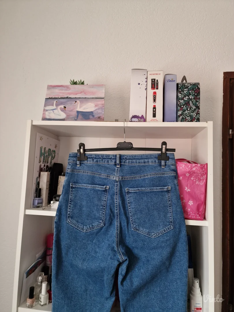 Nove LC Waikiki mom slim duboke farmerke sa etiketom 40