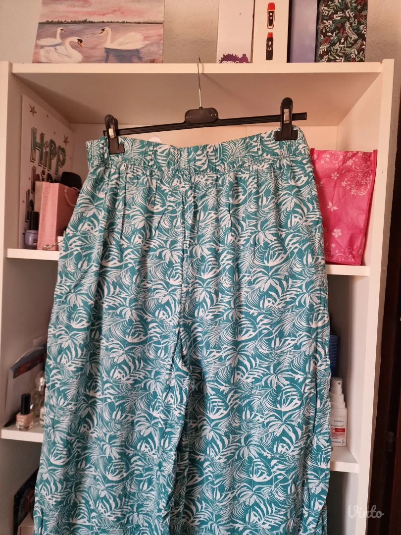 Orsay zelene cvetne duboke viskozne siroke letnje pantalone