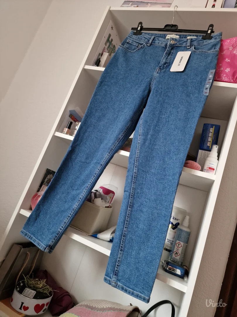 Nove LC Waikiki mom slim duboke farmerke sa etiketom 40