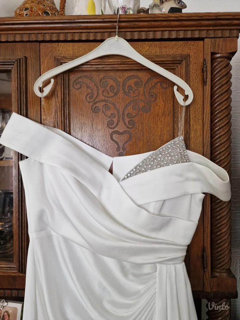 Nova elegantna svecana bela haljina sa etiketom XL