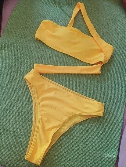 Novi jednodelni zuti kupaci kostim S