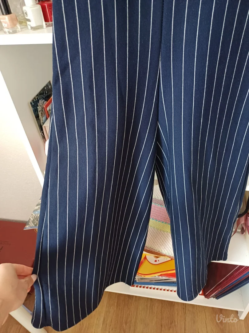 Novi Missguided teget prugasti kapri kombinezon