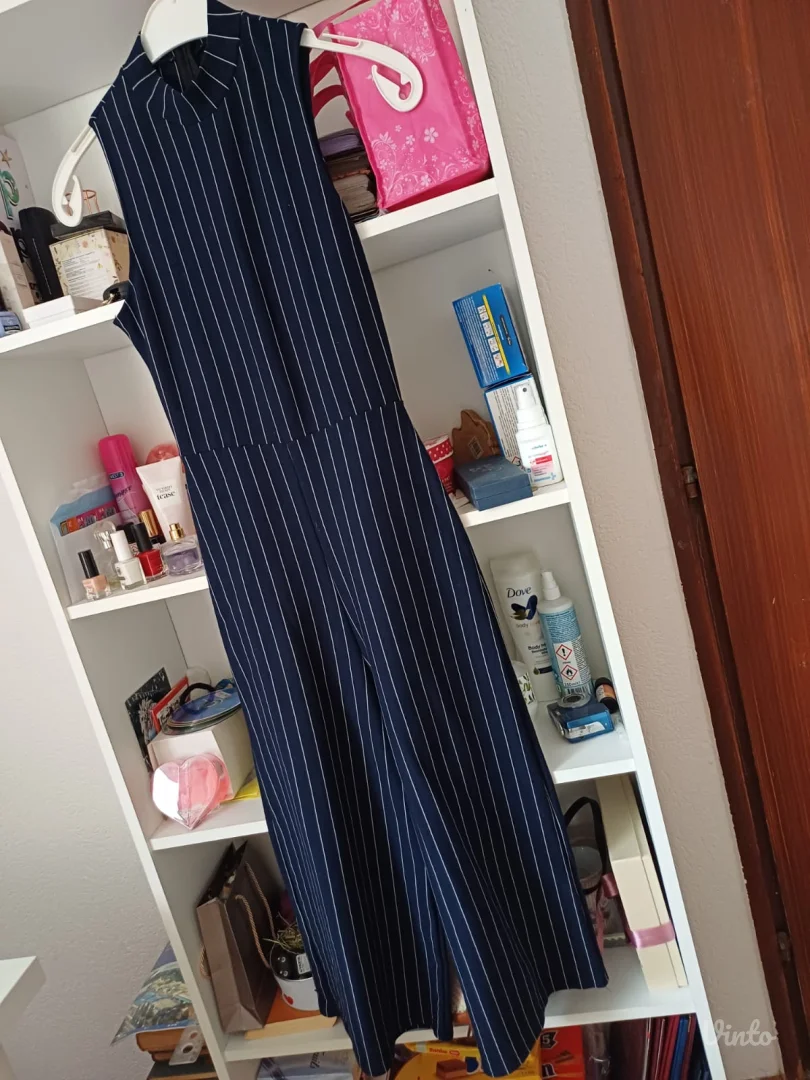 Novi Missguided teget prugasti kapri kombinezon