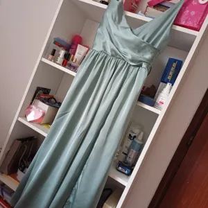 Nova Shein svecana satenska zelena midi haljina 35