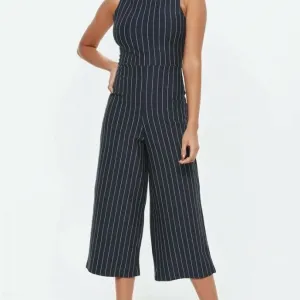 Novi Missguided teget prugasti kapri kombinezon