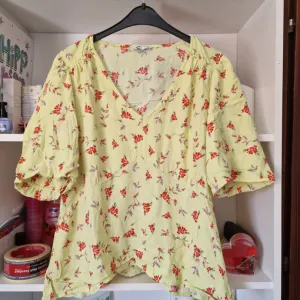 Cubus jarko zuta cvetna viskozna bluza L, XL