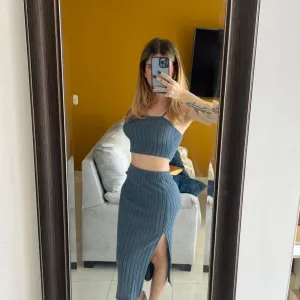 Komplet top + duboka midi suknja Novo!