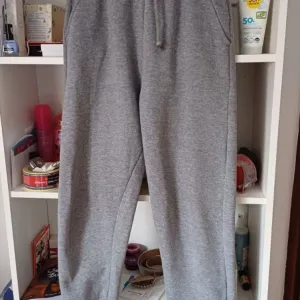 Nove sive Sinsay trenerke XS