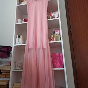 Nova svetlo roze duga svecana elegantna maturska haljina sa etiketom S