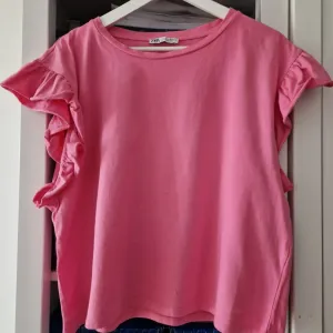 Kao nova Zara pink roze majica sa karnerima L