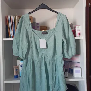 Nova zelena mint C&A bluza sa etiketom 38