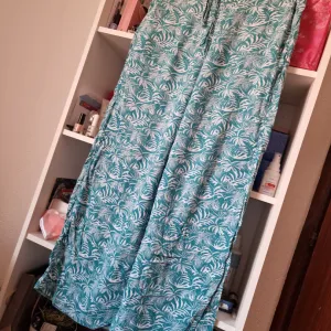 Orsay zelene cvetne duboke viskozne siroke letnje pantalone